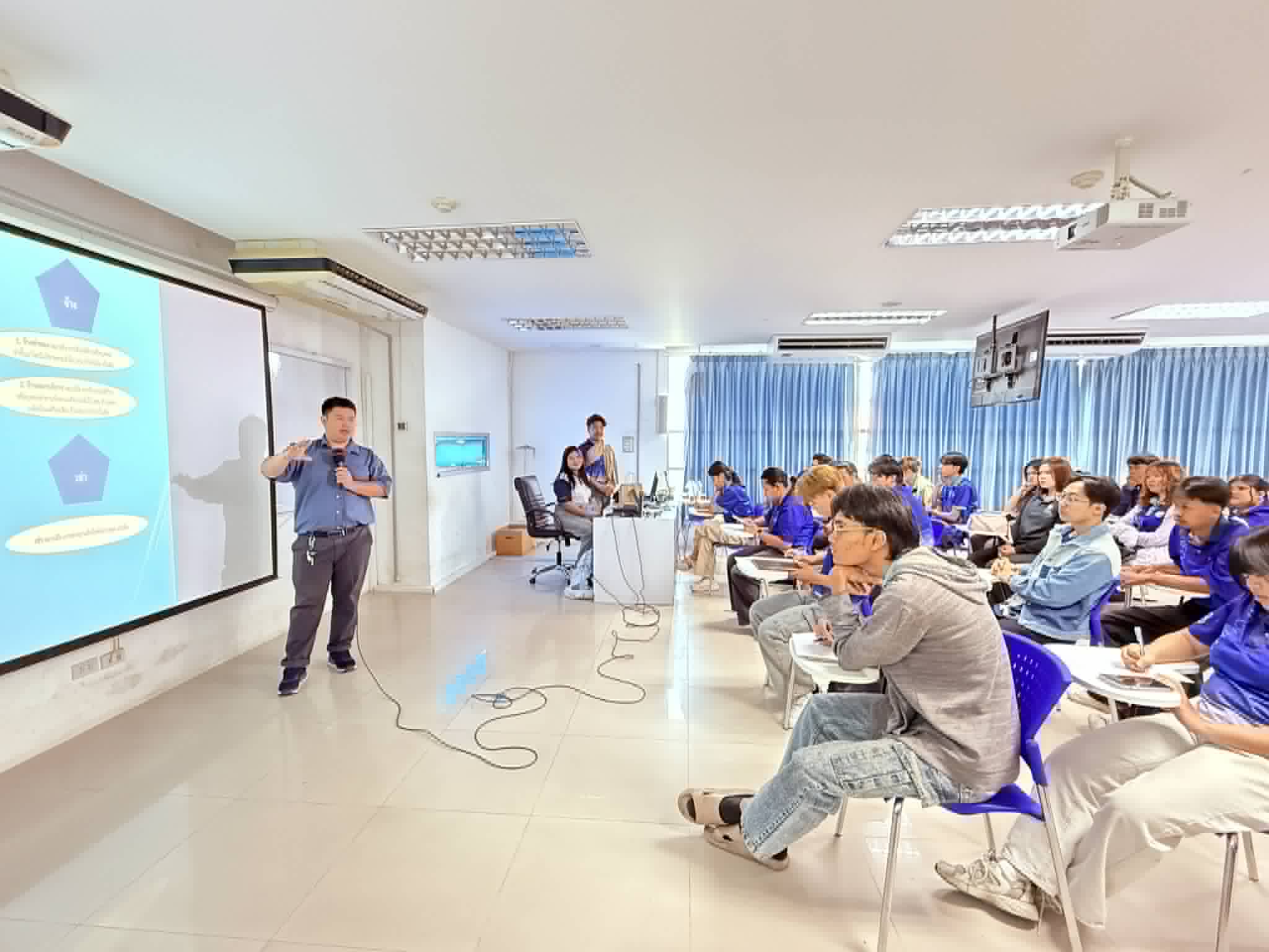 ส่งต่อพลังผู้นำ สร้างสรรค์อนาคตสโมสรนิสิต