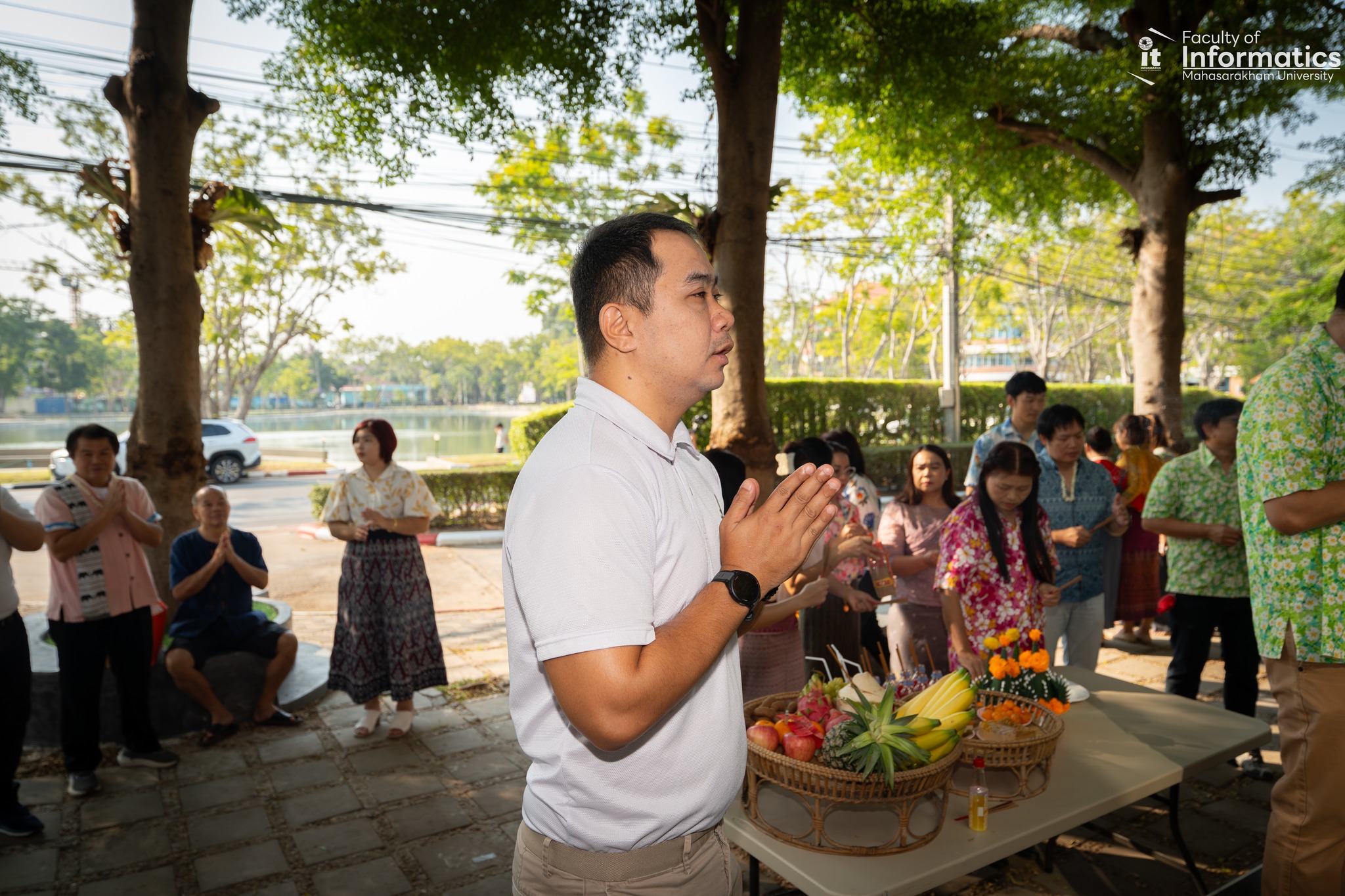 สักการะองค์พระพรหม เสริมสิริมงคลรับปีใหม่ไทย