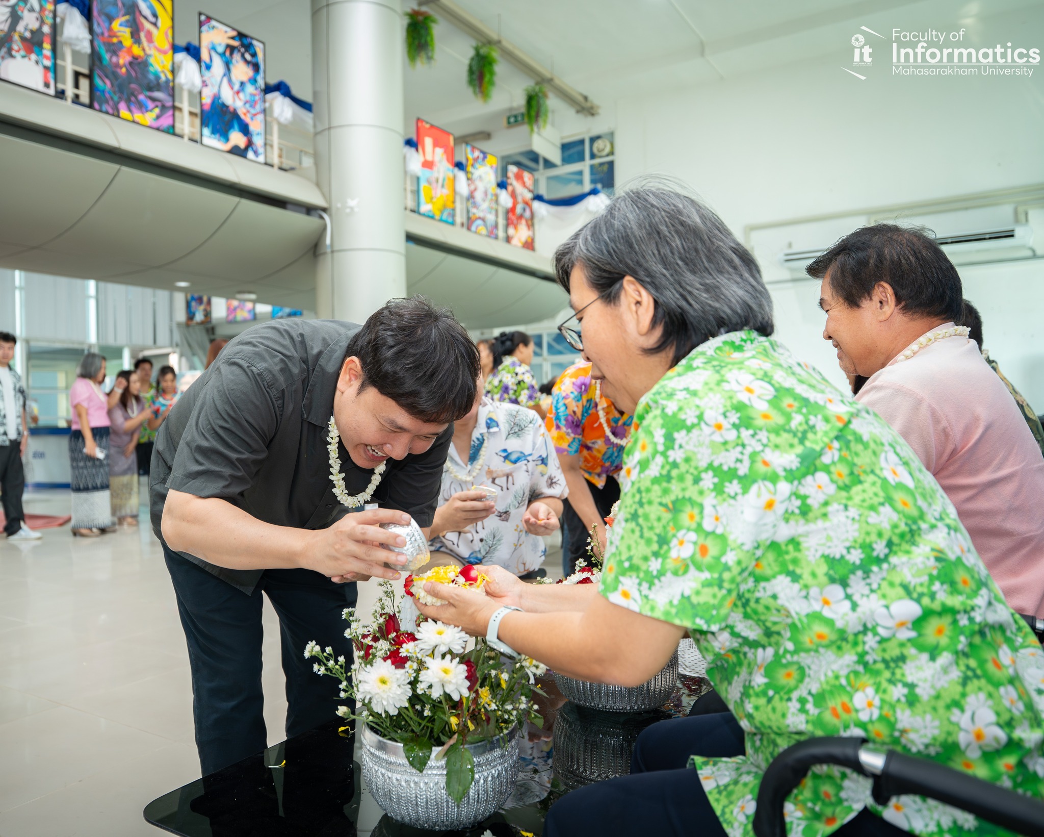 ชุ่มฉ่ำหัวใจในวันสงกรานต์ สืบสานวัฒนธรรมไทย