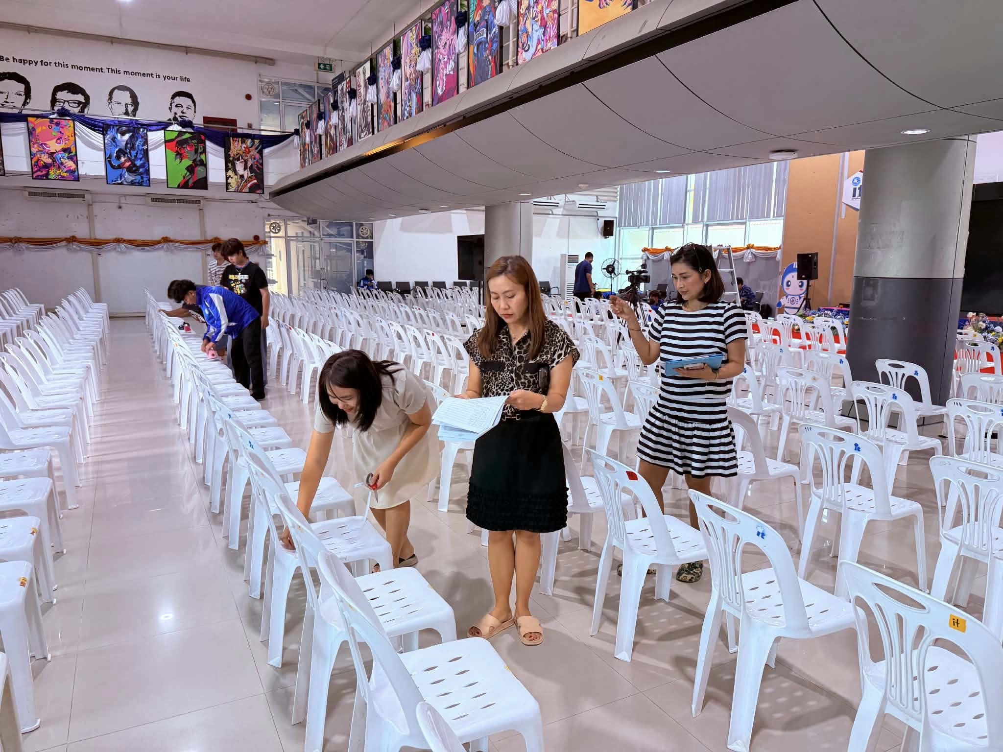 ปรับปรุงภูมิทัศน์เพื่อสร้างบรรยากาศต้อนรับผู้สำเร็จการศึกษาในระหว่างการฝึกซ้อม วันที่ 24 – 25 เมษายน 2569