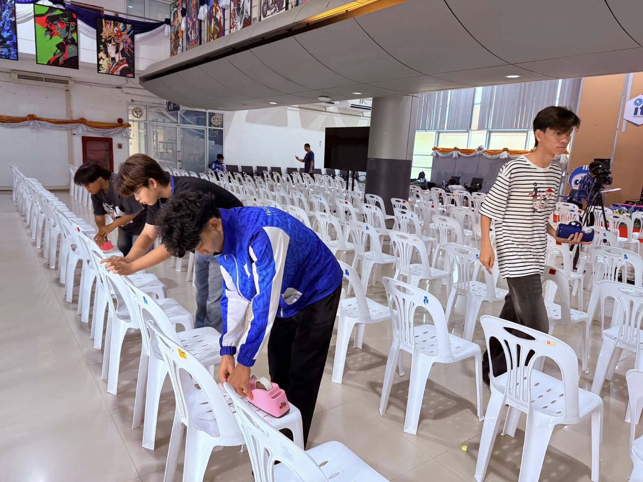 ปรับปรุงภูมิทัศน์เพื่อสร้างบรรยากาศต้อนรับผู้สำเร็จการศึกษาในระหว่างการฝึกซ้อม วันที่ 24 – 25 เมษายน 2569