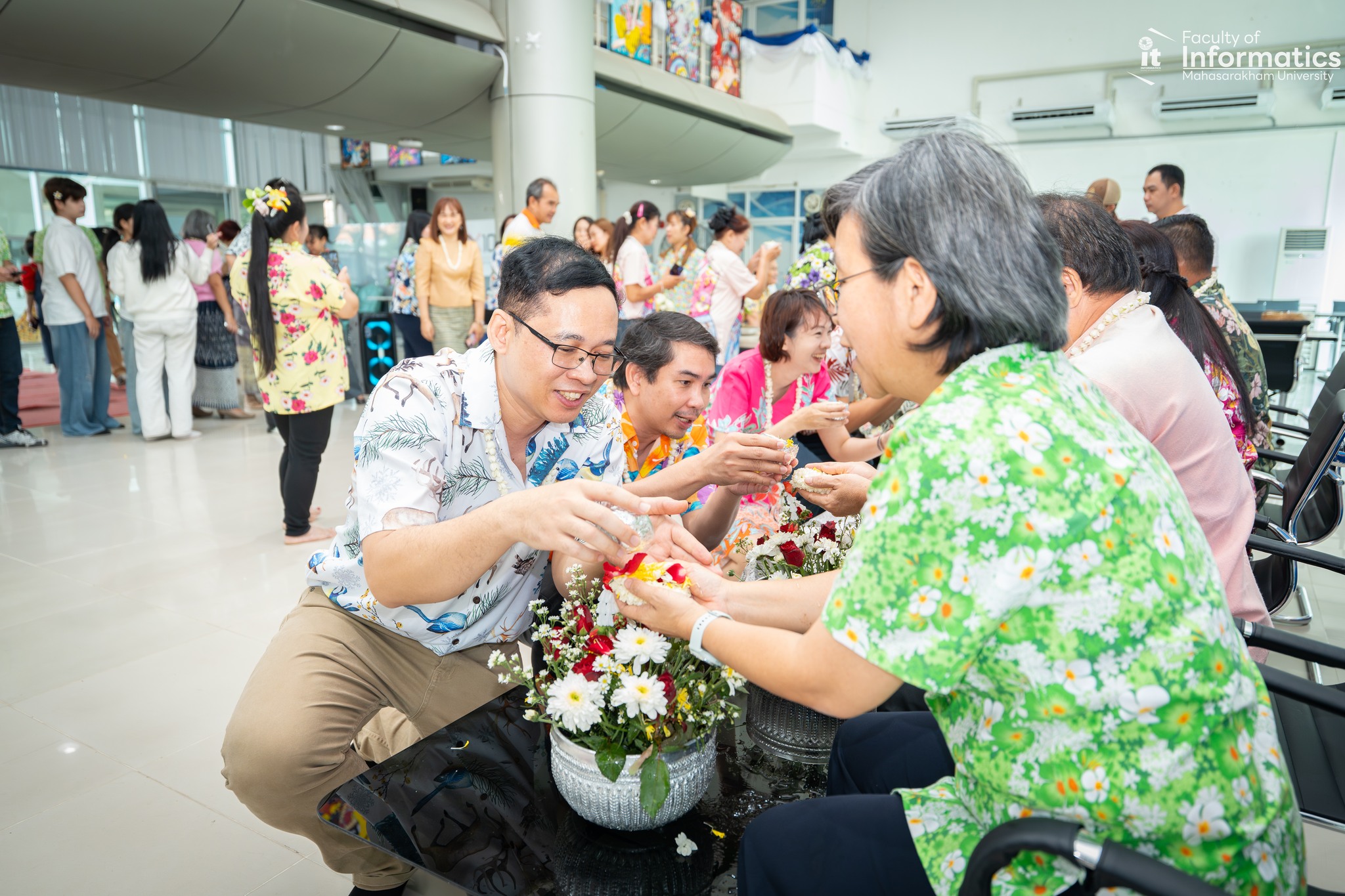 ชุ่มฉ่ำหัวใจในวันสงกรานต์ สืบสานวัฒนธรรมไทย