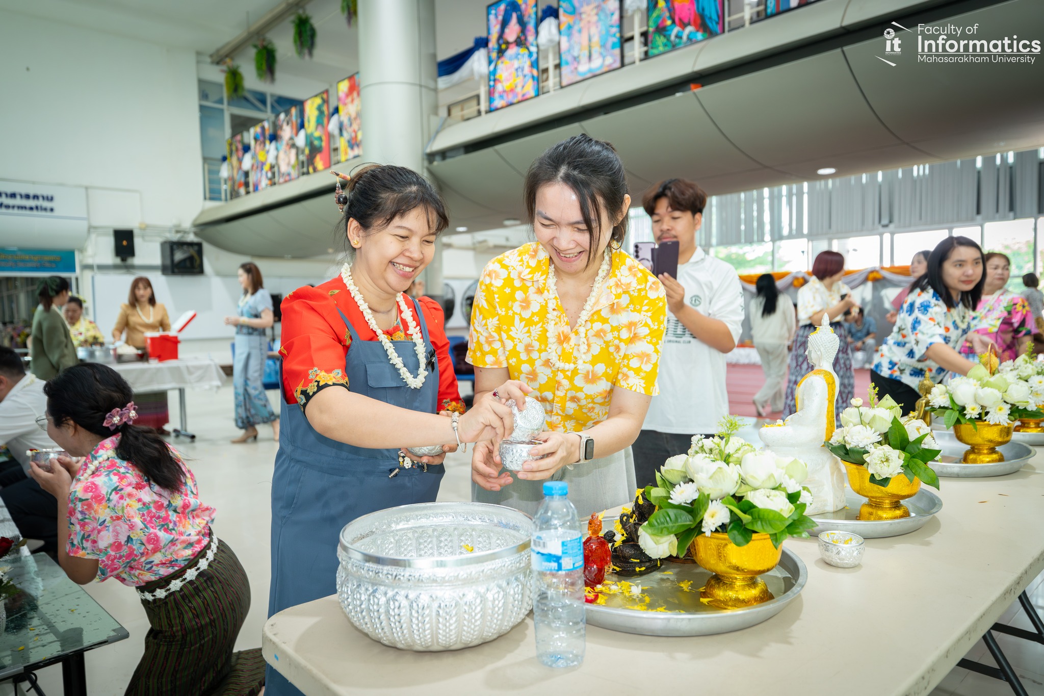 ชุ่มฉ่ำหัวใจในวันสงกรานต์ สืบสานวัฒนธรรมไทย
